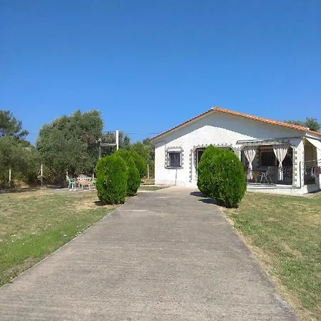 Raxoni House *