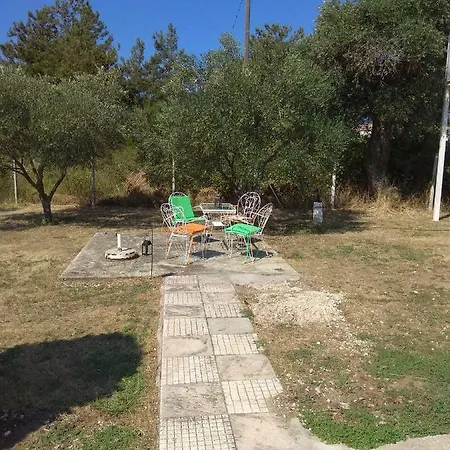 Raxoni House *